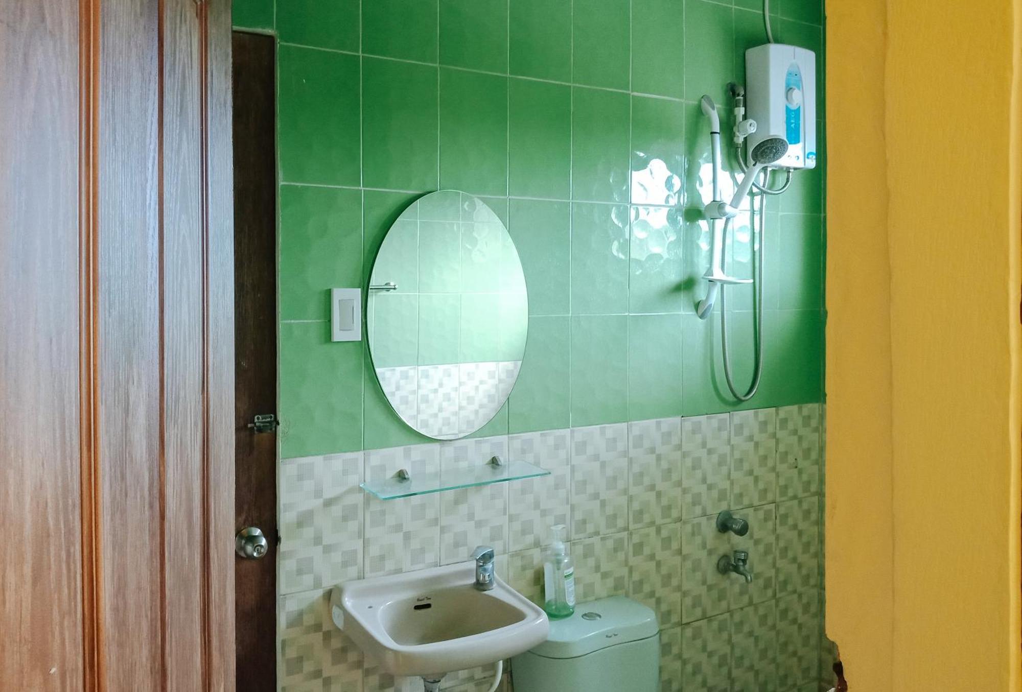 Villa Asuncion Country Inn And Resort Iloilo By Reddoorz Tigbauan Room photo
